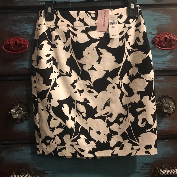 Banana Republic Floral Print Skirt - Picture 3 of 14